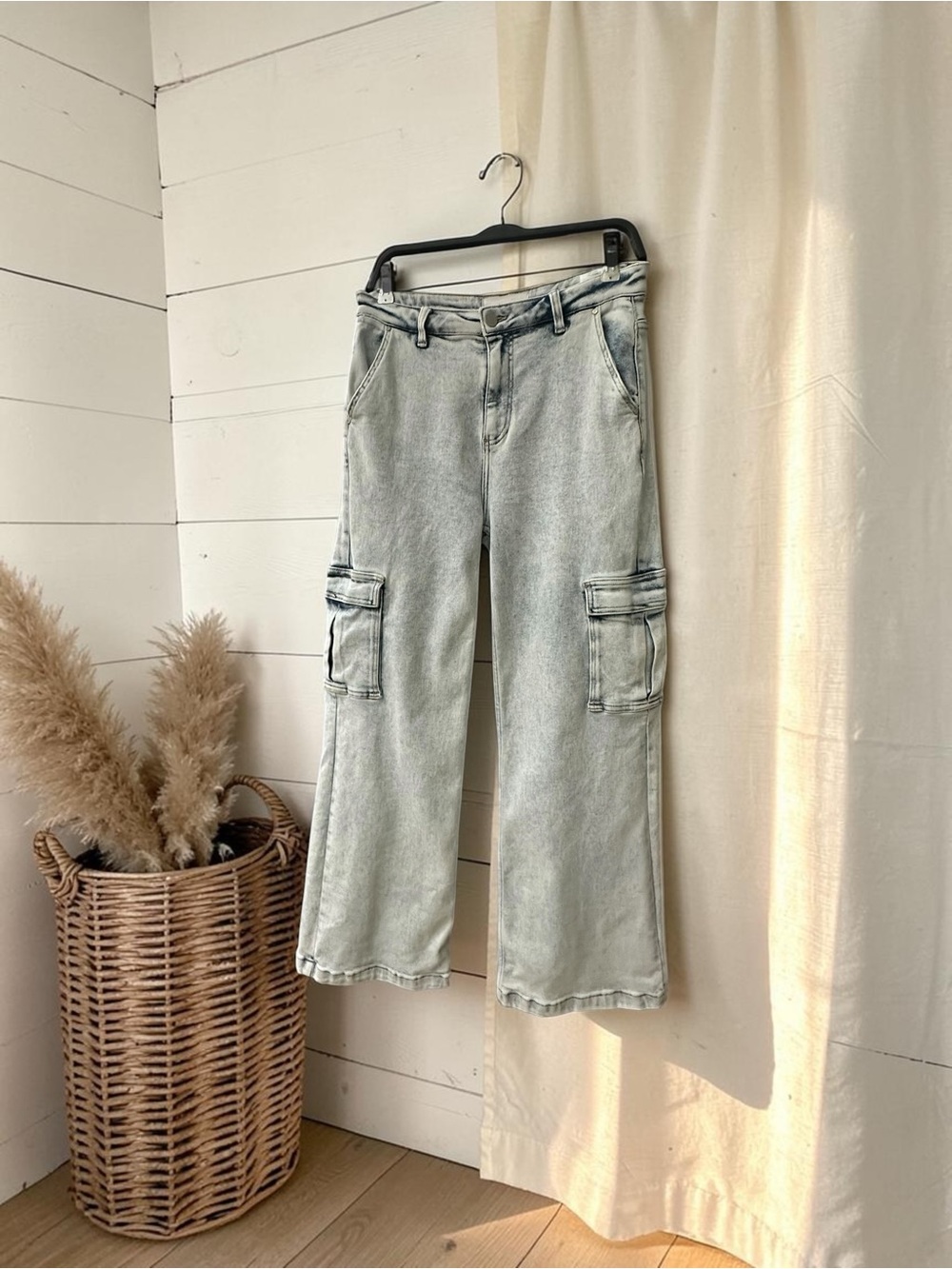 Risen Wide Leg Cargo Jeans. Light Acid Wash. Stretchy. Size: 30